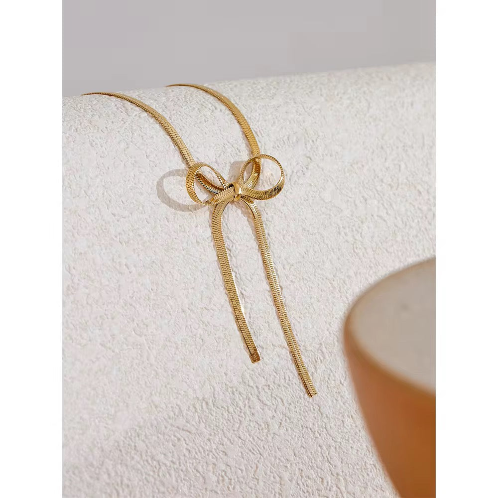 Everly Bow